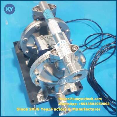 Η βούρτσα, η αντλία και ο κύβος κυλούν τα μέρη εξοπλισμού μηχανών πλήρωσης καψών/ενθυλάκωσης